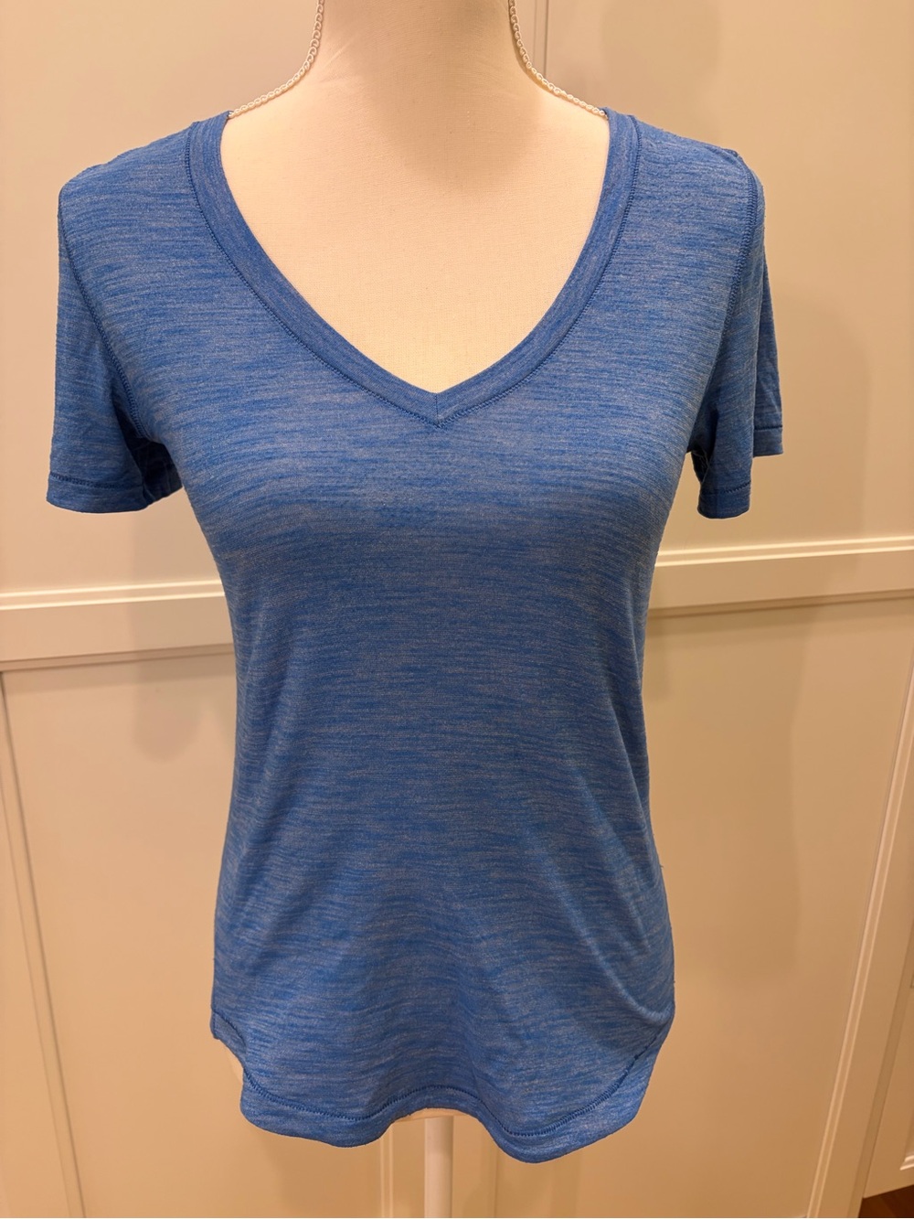 lululemon athletica Heathered Blue V-Neck Short Sleeve Tee